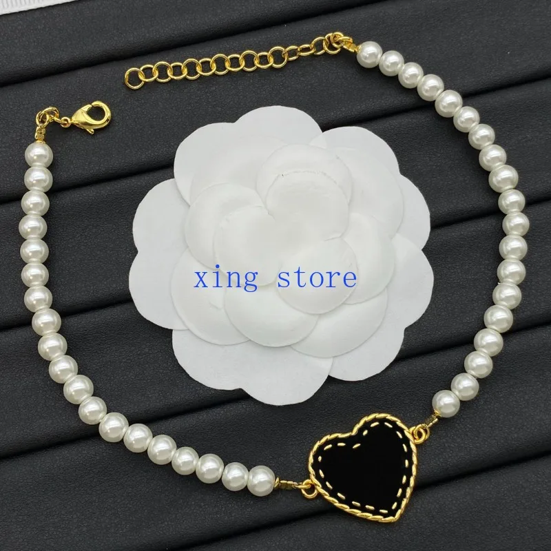 

2024 Fashion New Sweet and Romantic Style Simulation Pearl Chain Heart shaped Pendant Women's Necklace