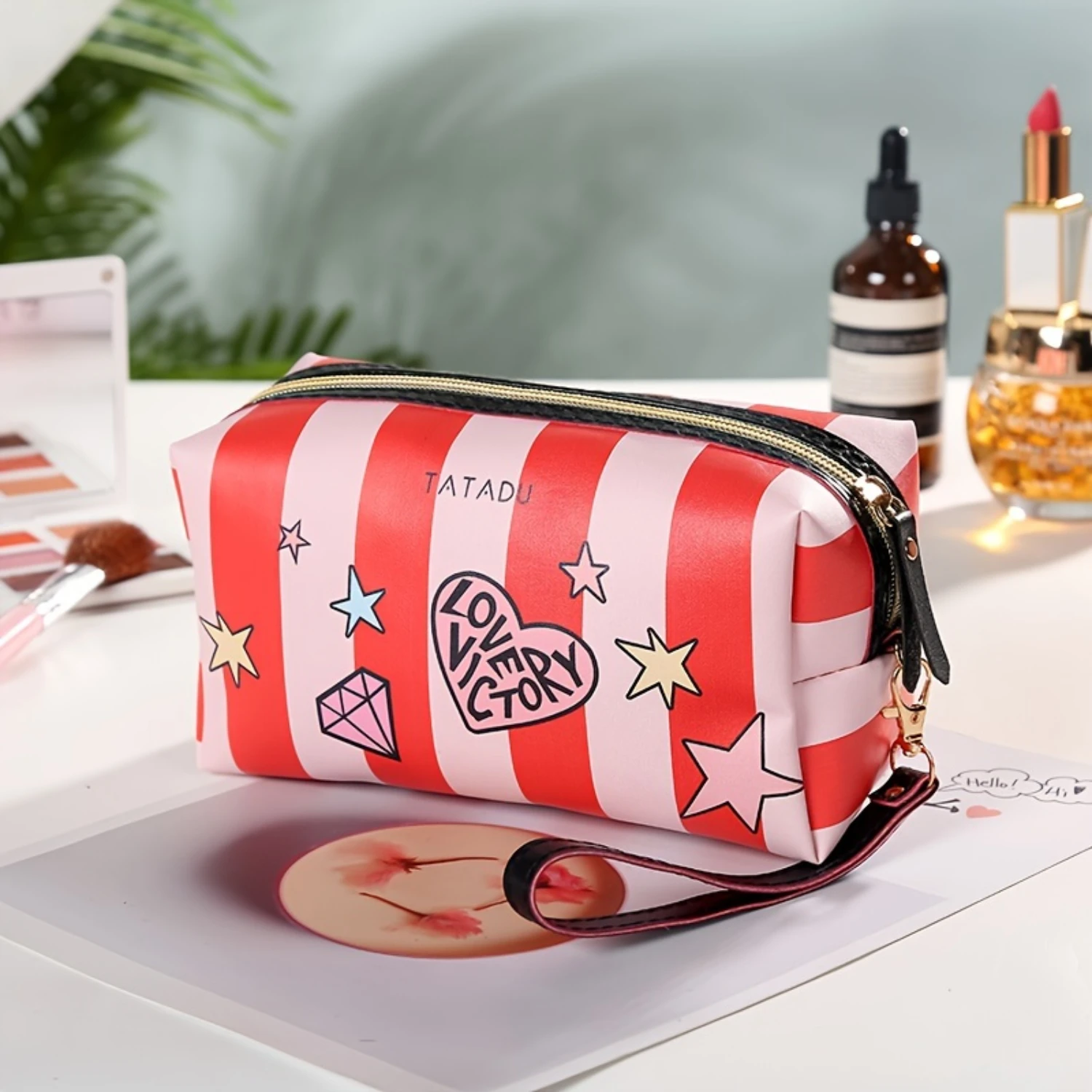 1pc New Creative Carron Heart Makeup Bag Fashion Valentine's Day Gift Graffiti Printed Bag For Women