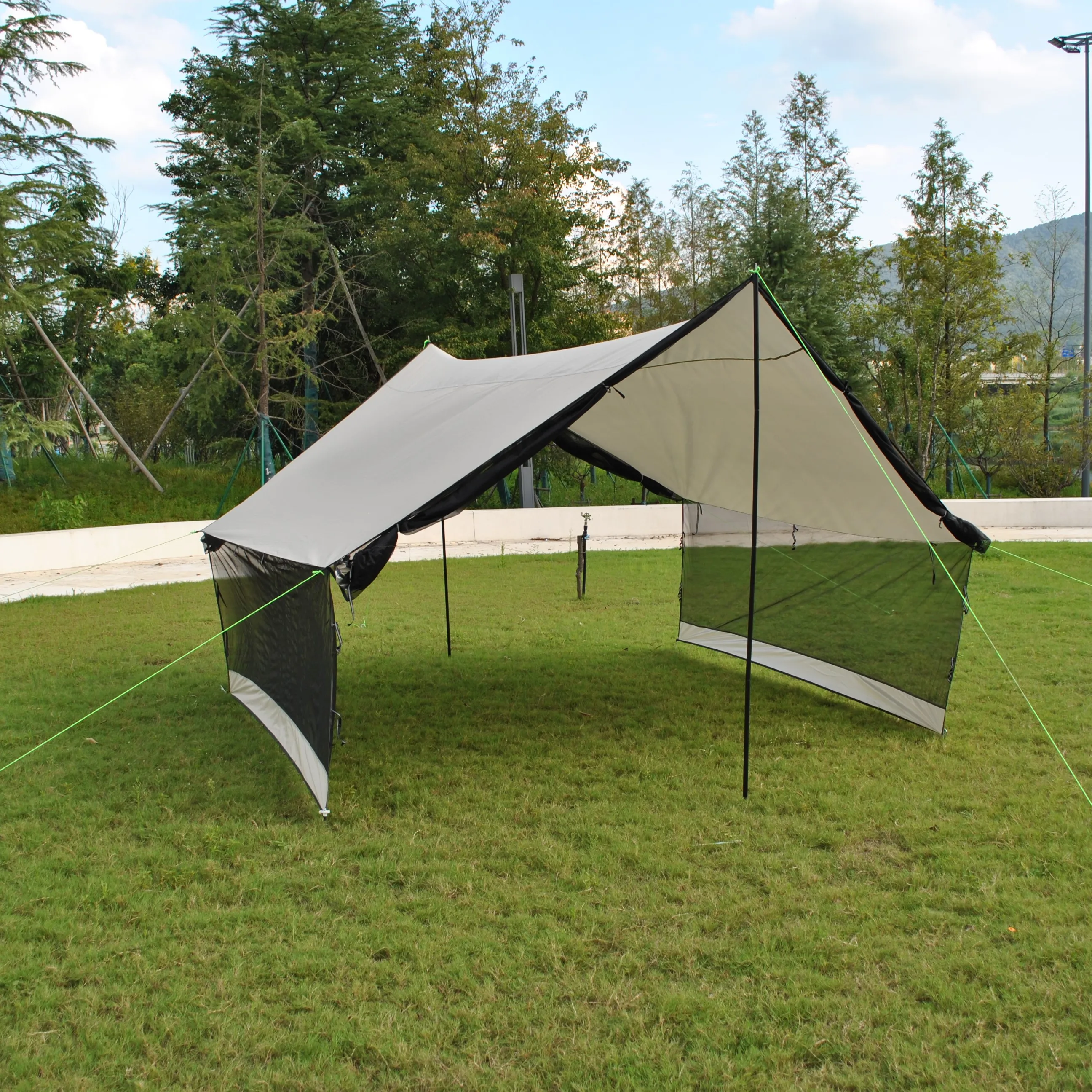 

Outdoor Big Space Canopy With Wide Mess 4x3M, 2 Canopy Poles, 4 Fluorescent Wind Ropes For 5/6/7 Person, Sun Shade Canopy Tent