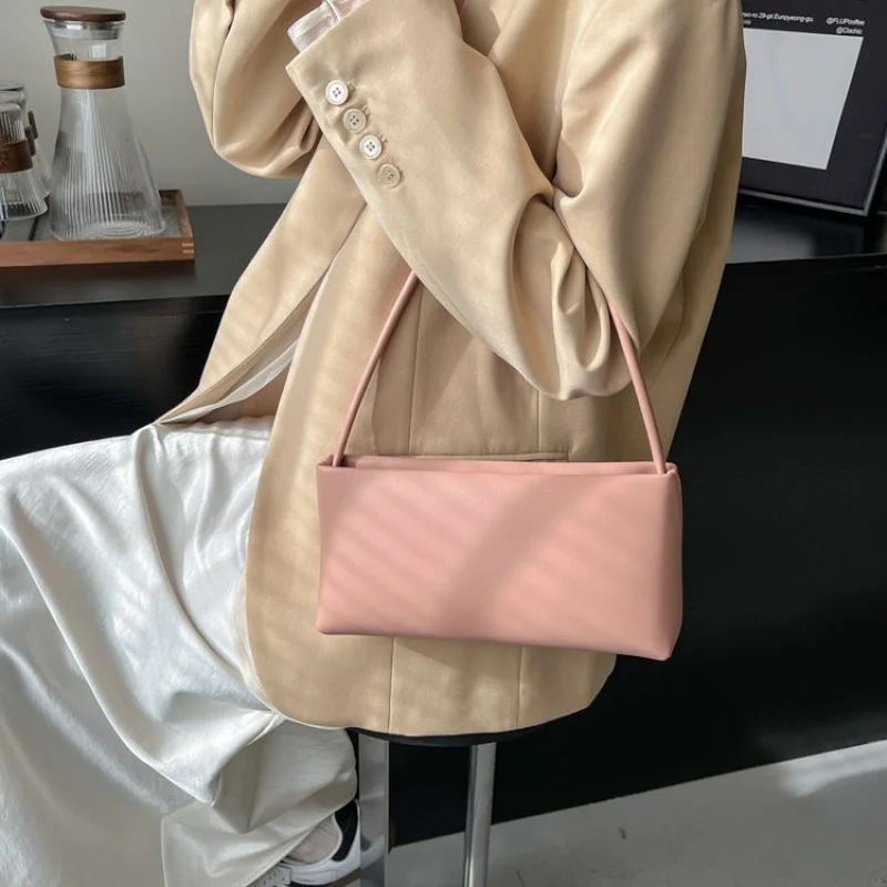 

Chic Ladies Handbag Shoulder Bag Made Of Premium Leather By Famous Designer Luxury Brand Classic Elegant