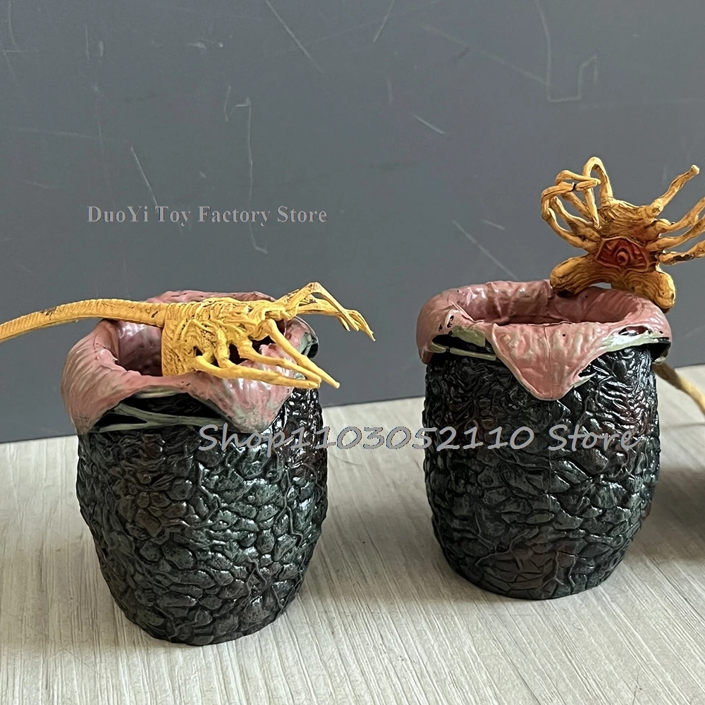 الغريبة زينومورف البيض Chestburster الشكل أنيمي الغريبة مقابل المفترس الوجه المعانقة البلاستيكية نموذج جمع اللعب سيارة رف الكتب حلية