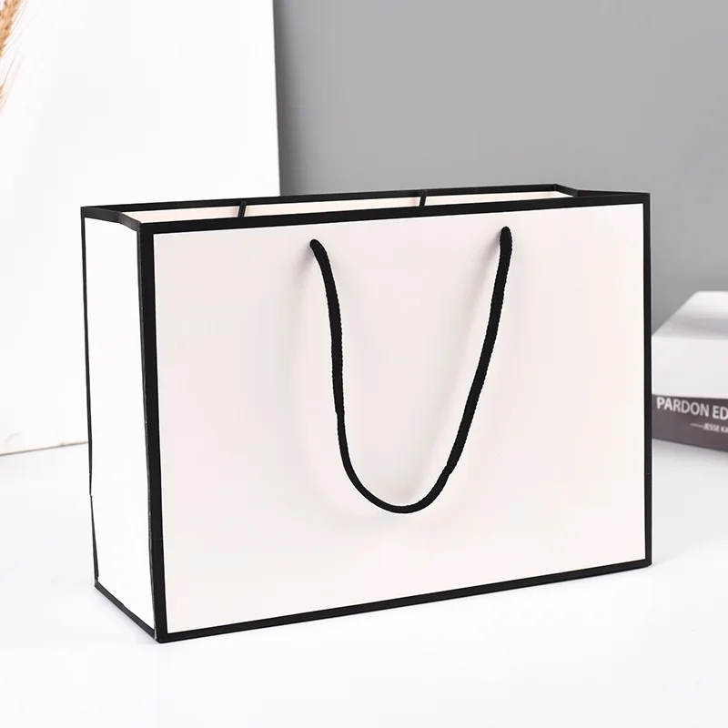 10/100 pezzi Logo personalizzato grande borsa per la spesa in carta bianca con bordo nero e manico a nastro per confezione regalo di vestiti