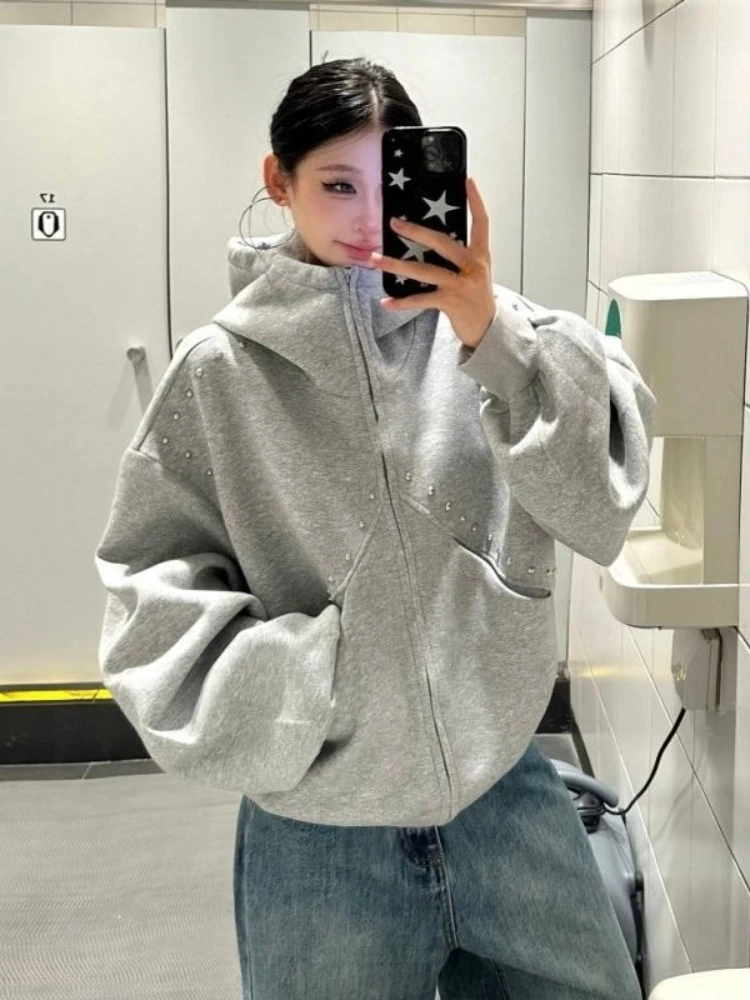 

Американская винтажная верхняя одежда на молнии с буквенным узором и длинными рукавами, однотонная модная карманная субкультура с заклепками и капюшоном, осень 2023 г.