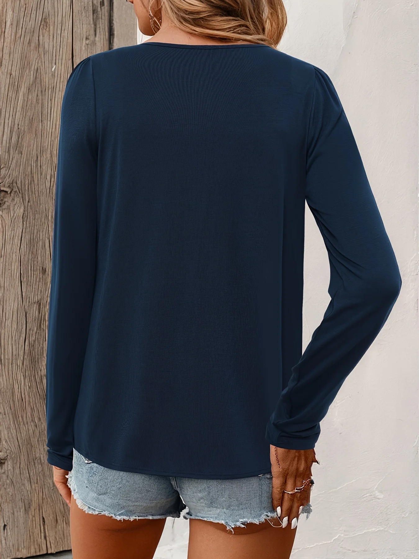 Elegantes T-Shirt mit gerichteter Zahnstocherfalte, einfarbig, Rundhalsausschnitt, raffiniertes Design, Basic-T-Shirt mit Rundhalsausschnitt für den Alltag. – Detail 3