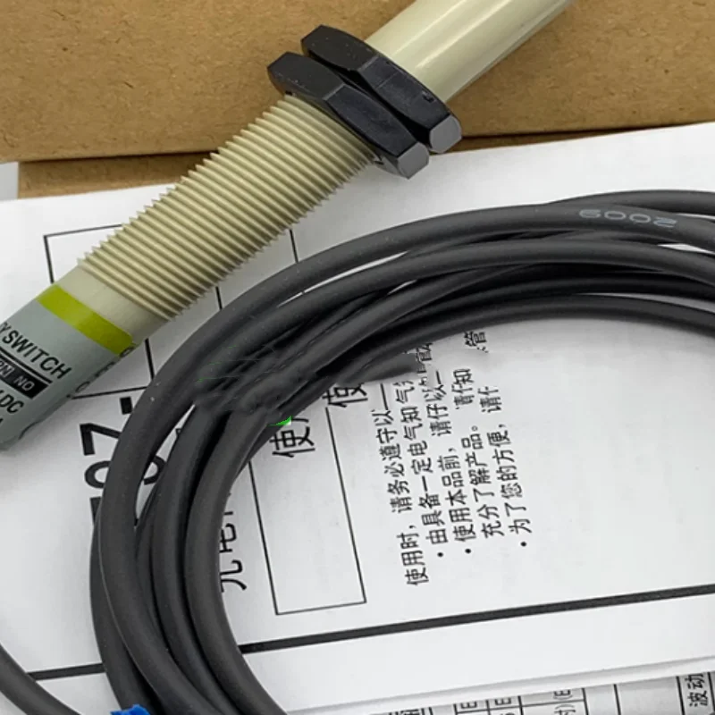 

2 шт. новый емкостный датчик E2K-X4MF2 E2K-X4ME1 E2K-X4ME2 E2K-X4MY1 E2K-X4MY2 E2K-X4MF1