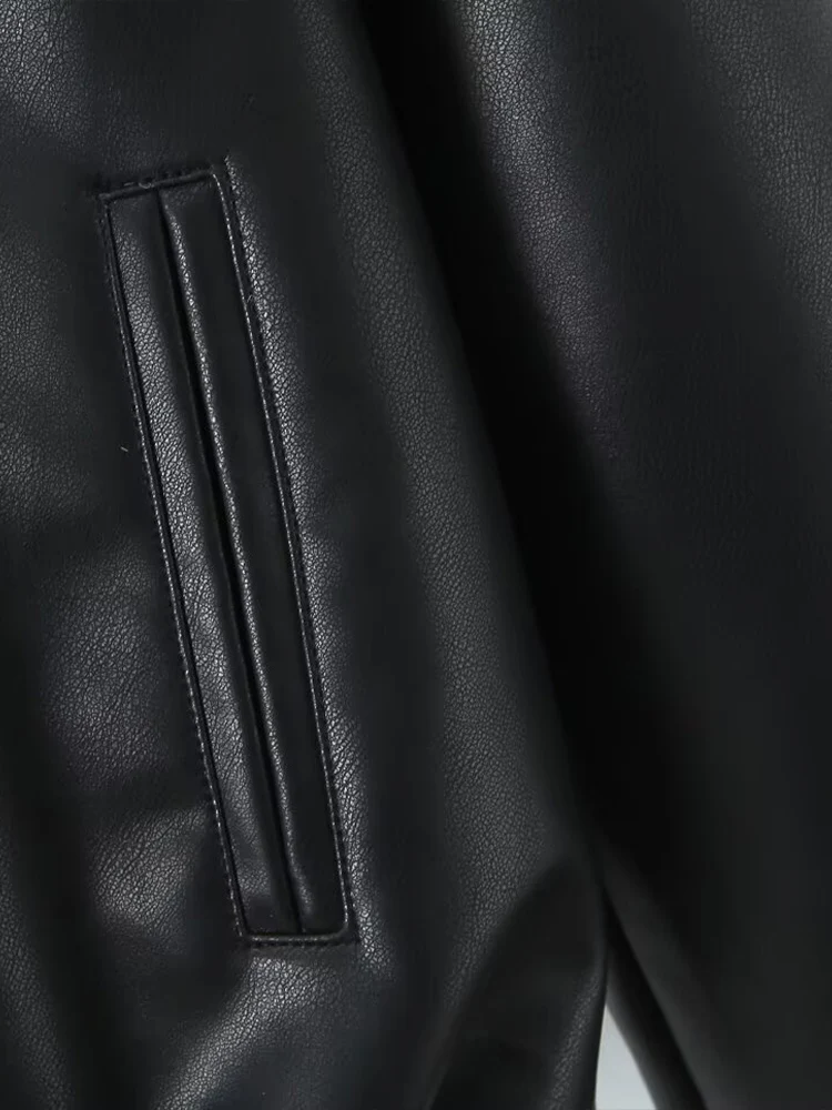 Modische und vielseitige Damenjacke aus einfarbigem Kunstleder mit Bomberkragen und langen Ärmeln im europäischen Stil.