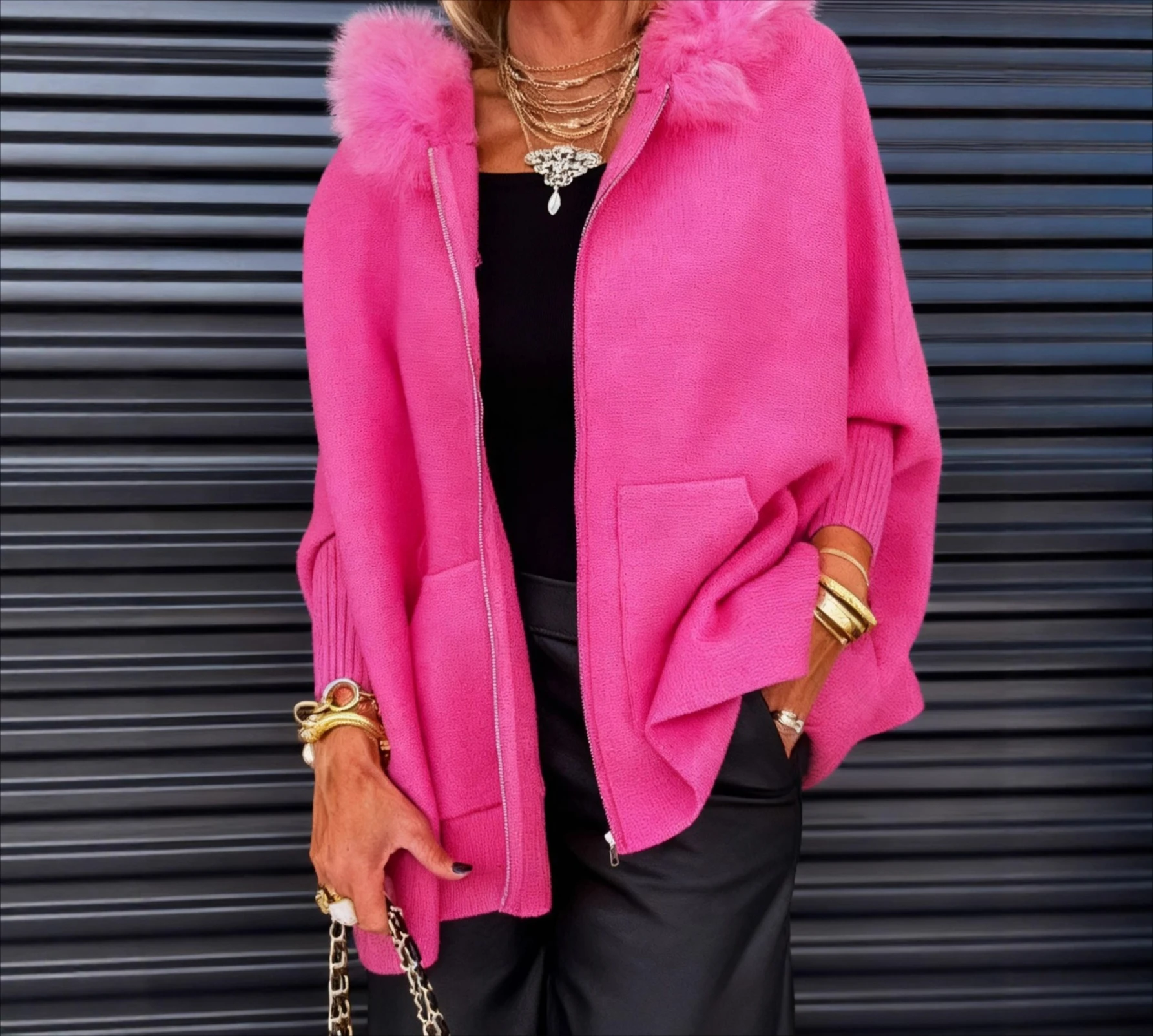 

2025 Autumn and Winter Fashionable Loose Pocket Zipper Large Fur Collar Knitted Hooded Jacket