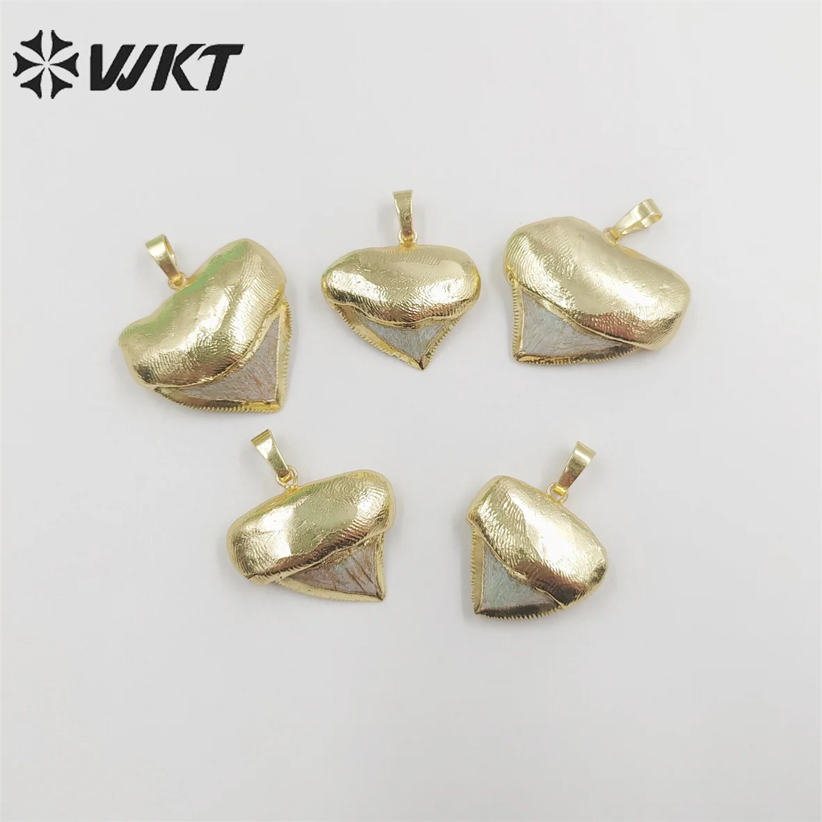 WT-P1854 Amazing Student Class Specimen Natural Sharks Tooth Pendant With 18k Gold Electroplated For Necklace Design