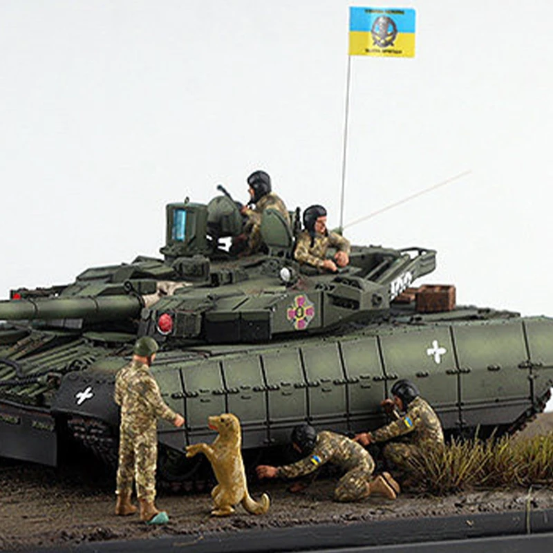 

1:72 Scale Resin Models Ukrainian Train Crew Soldiers 5+1 Dog Suitable For Tank Scenes Collectible Decorative Gifts Display