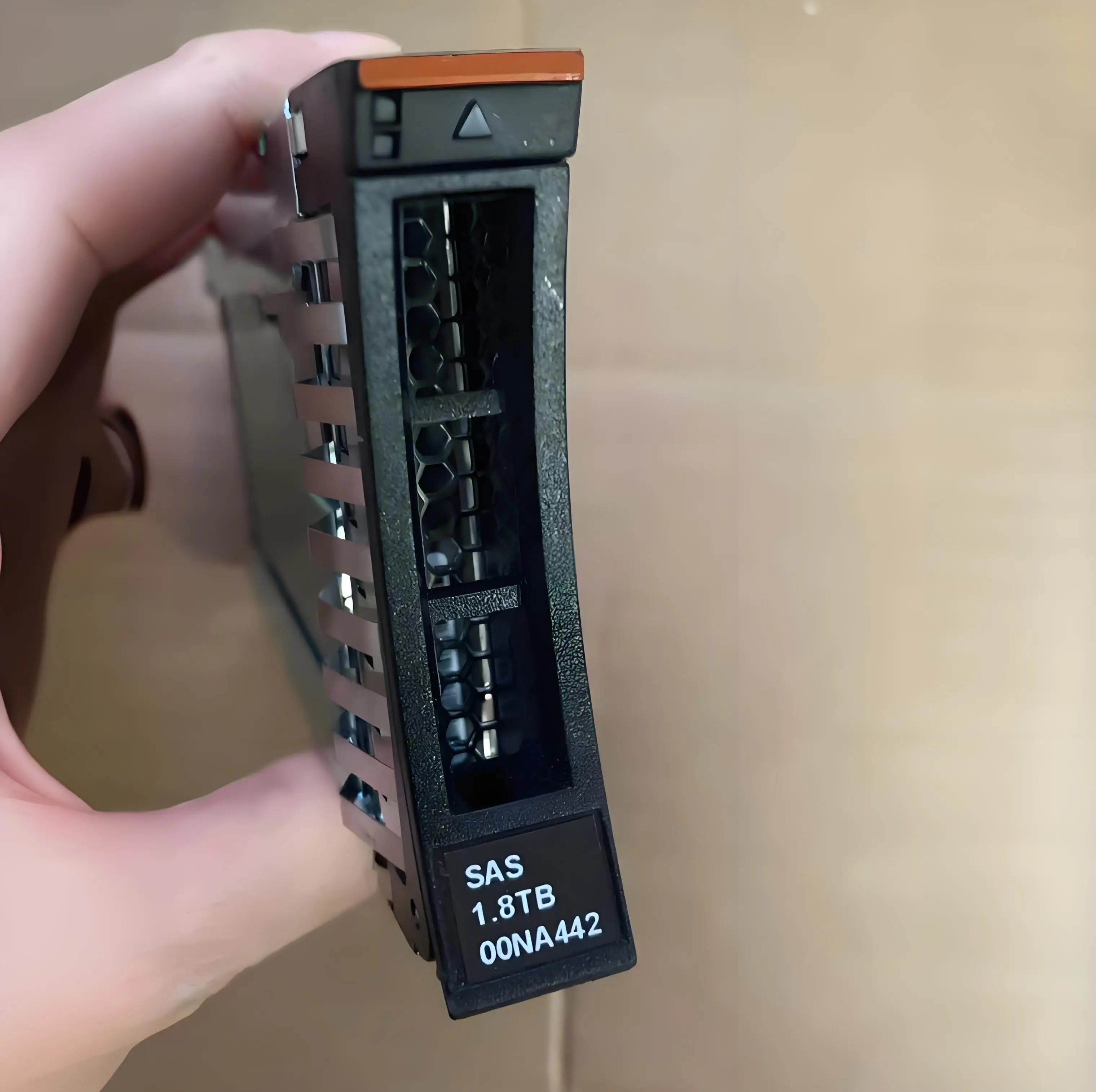 

Для серверного жесткого диска 00NA441 00NA442 1,8T 10K SAS X3650 M4 X3850 X5