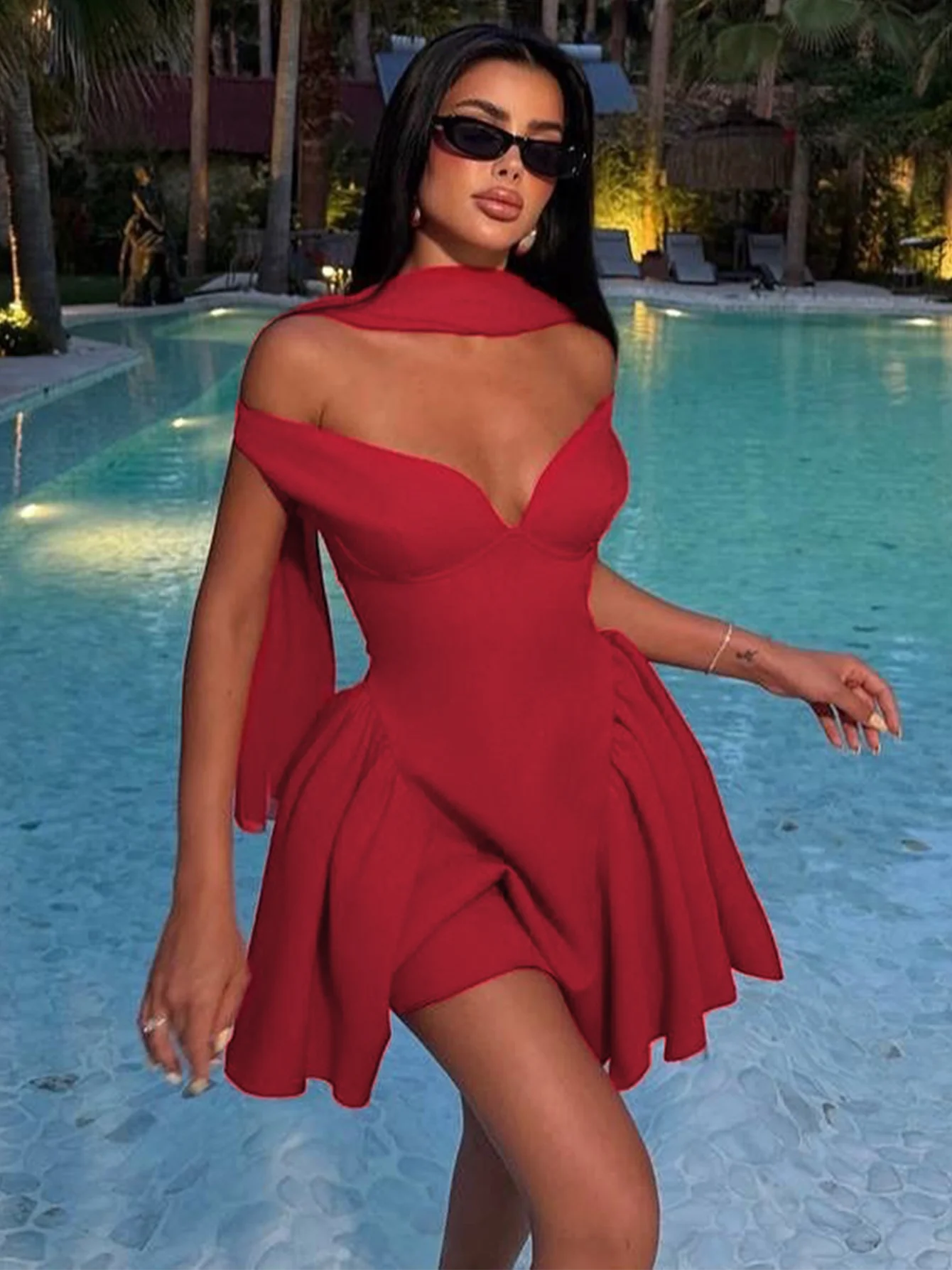 เดรสสั้นรัดรูปเปิดไหล่ผูกโบว์สไตล์เซ็กซี่สำหรับฤดูร้อน ดีไซน์เรียบหรู เหมาะสำหรับงานปาร์ตี้ คลับ หรืองานพรอม