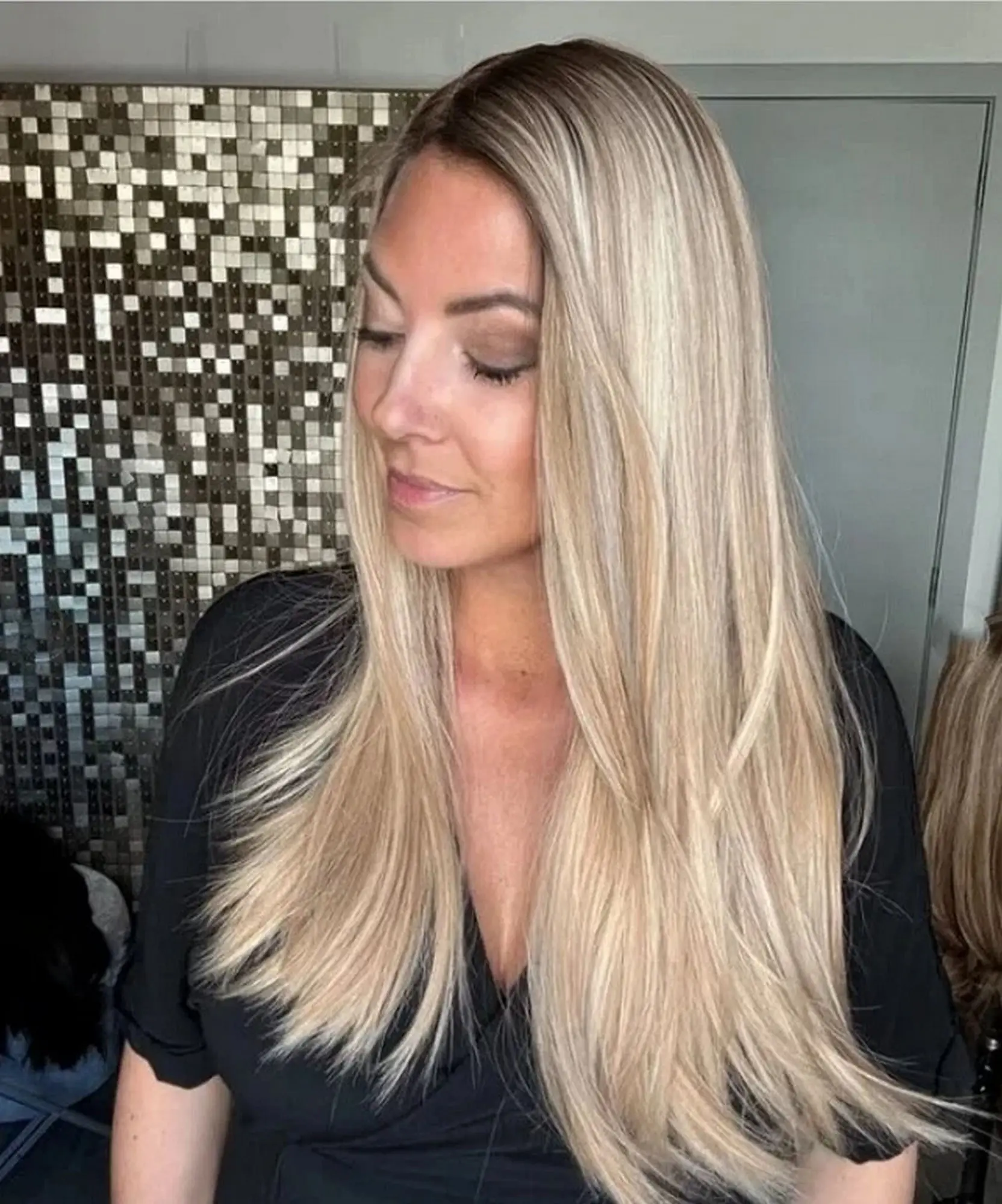 High Density Long Platinum Blonde Straight Synthetic Wig with Middle Part for Women Heat Resistant Fiber Natural Look 24 Inches