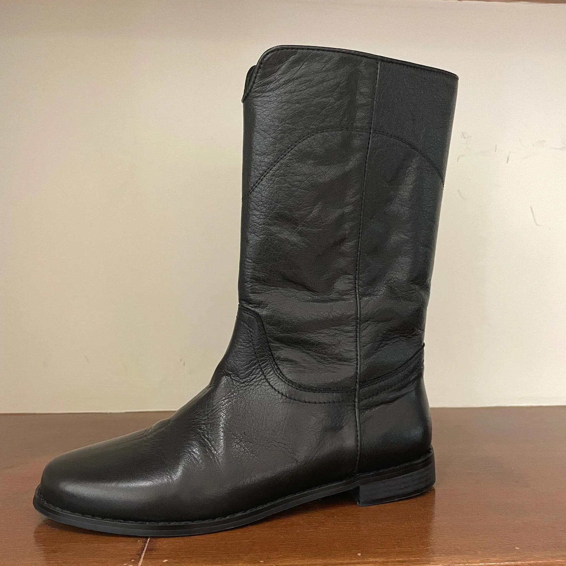 Women's Black Leather Mid-Calf Boots Sleek Minimalist Design Low Heel Rugged Versatile for Autumn/winter Casual Daily Looks