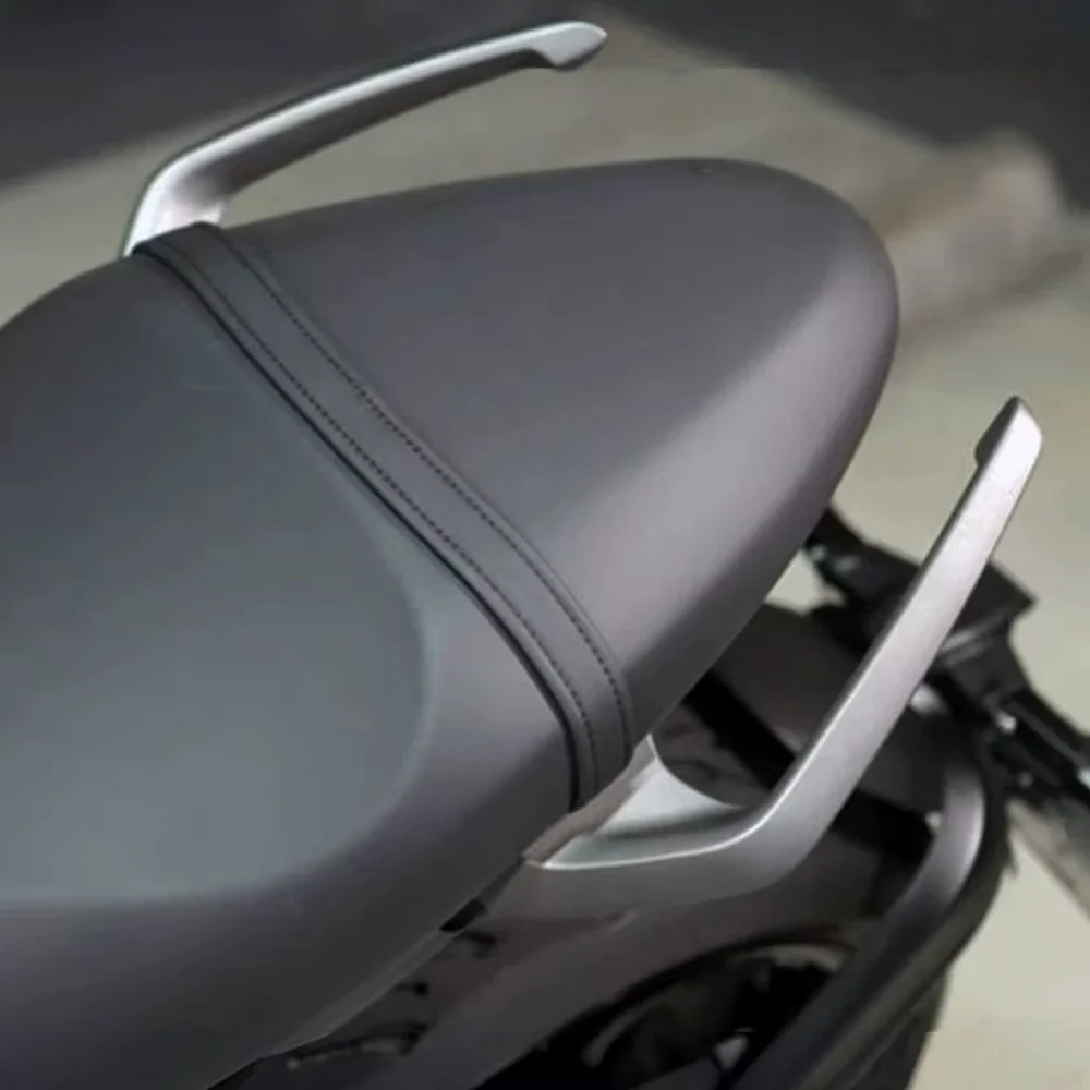 For the specially modified Trident 660, the aluminum handrail for the rear passenger wing, the split rear handrail