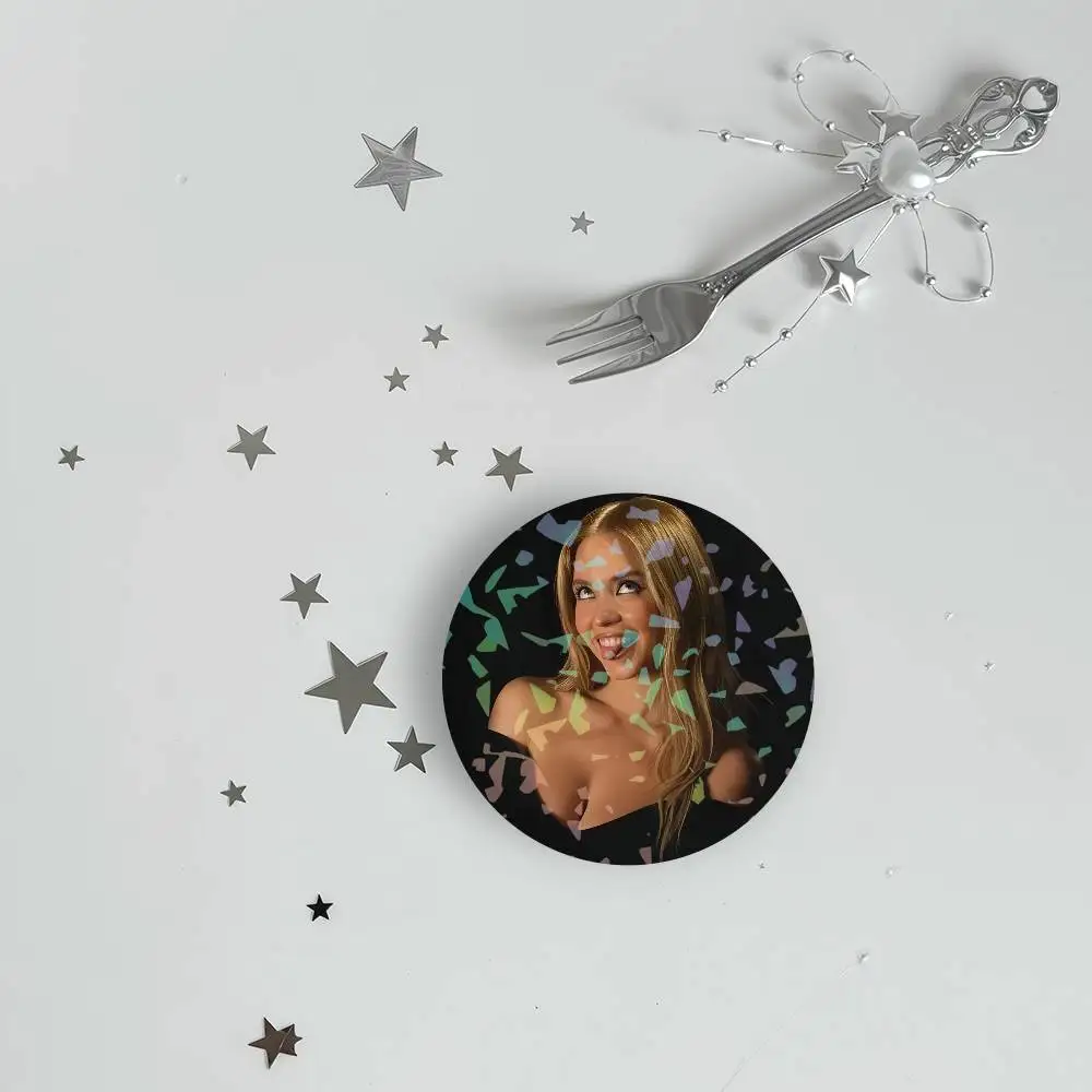 الممثل سيدني سويني شارة الليزر دبابيس الإبداعية بروش لحقيبة الملابس قبعة ديكور الهدايا المشجعين جمع