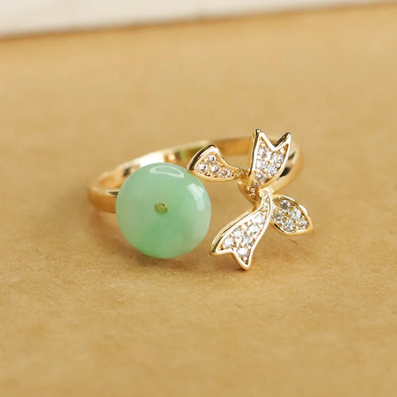

Natural Myanmar A jadeite ring, fruit green safety buckle, jade ring.
