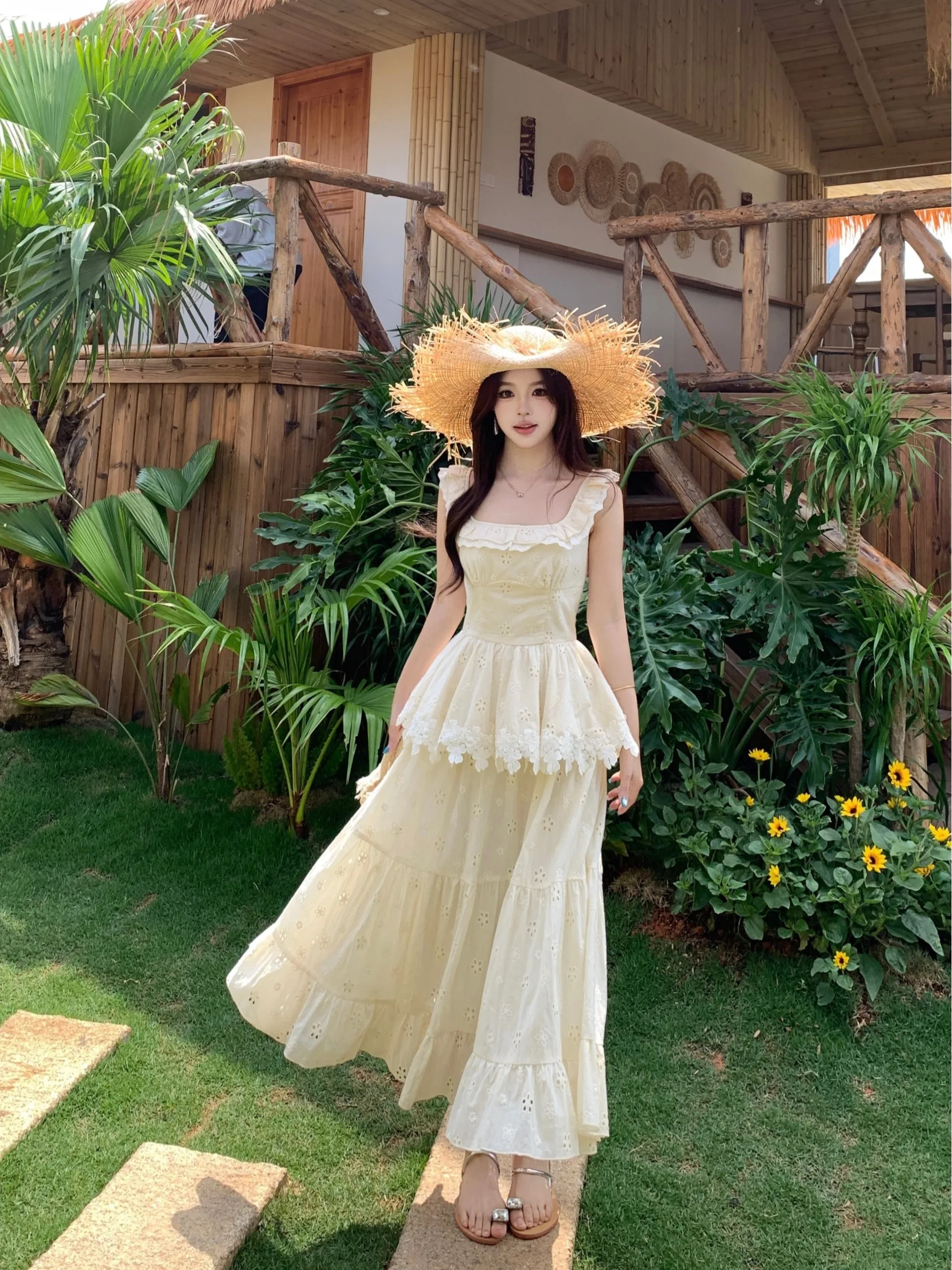 

Fashionable Embroidered Waist-Cinching Women's Two-Piece Set Summer Korean Style Breathable Comfortable Commute-Worthy