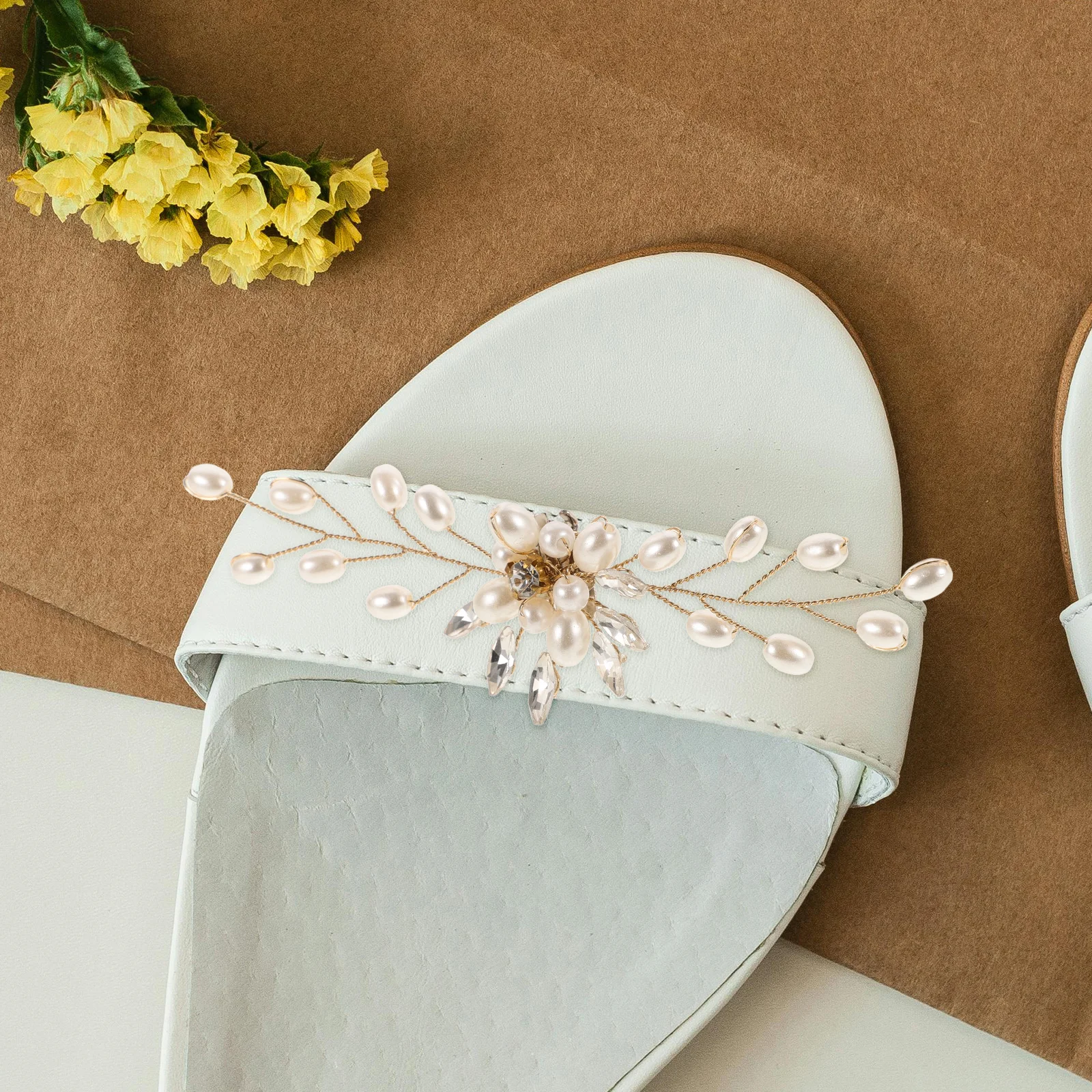 

2pcs Pearl Shoe Flower Rhinestone Clips Decorative Fashionable Buckle Wedding Dress Accessories Elegant Jewelry For Women Shoes