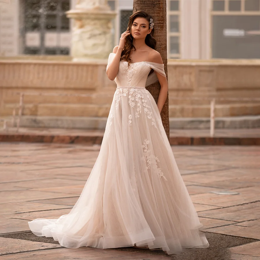 

Customized Strapless Lace Appliques Cap Sleeveless Tull Wedding Dress Peals Belt Back Buttons Bridal Gowns