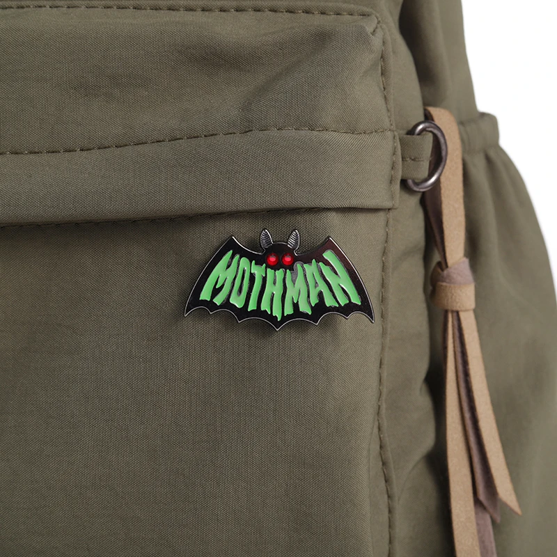 Black Moth Man smalto Pin Cartoon Mothman Bat Animal spille colletto con risvolto zaino Badge gioielli di Halloween regalo per gli amici