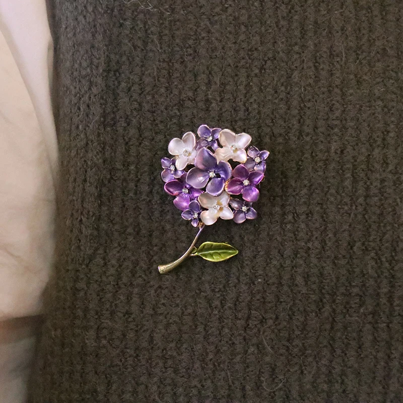 Creative Literary Hydrangea Plant Flower Brooch Ladies Western Pin Sweater Brooch Jewelry Accessories