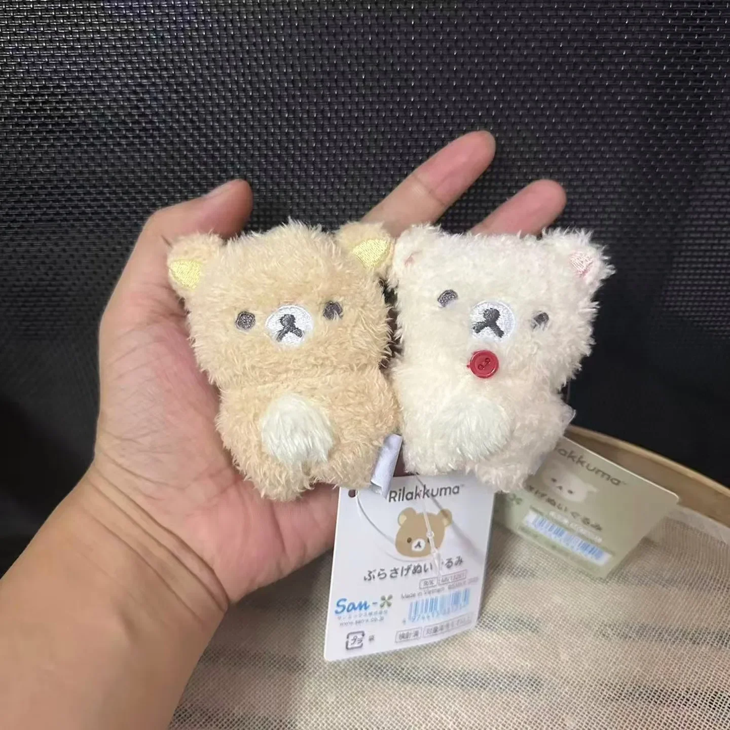 LLavero de peluche esponjoso de oso Rilakkuma, serie de flores de primavera, bonito abalorio para bolso Kawaii para mochila, bolso, regalo de decoración