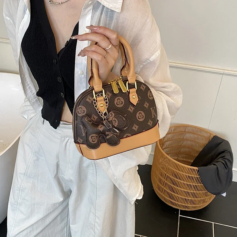 

Trendy Solid Color Commuter Bag for Casual Women with Minimalist Simple Vintage Letter Logo and Large Space