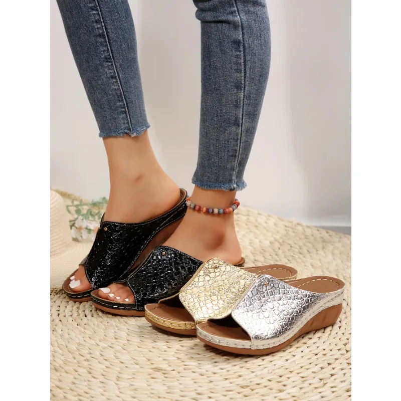 Neue Sommer Luxus Stil klassische Slip-On Damenschuhe lässig dicke Sohlen Open-Toe Wedge Beach Damen Flip-Flops groß