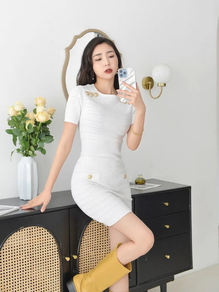 فستان CHUJIE الفرنسي للركاب منسوج برقبة دائرية للمكتب جاهز وقابل للتمدد فستان متوسط الطول لعطلة نهاية الأسبوع SS25 مع جيوب