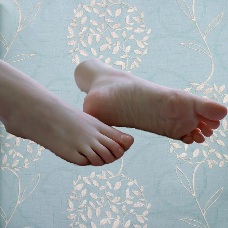 

Lifelike Female Silicone Feet Customized Mannequin Foot Model Fake Nail Practice Foot Shoes Socks Jewelry Display Props Wrinkles