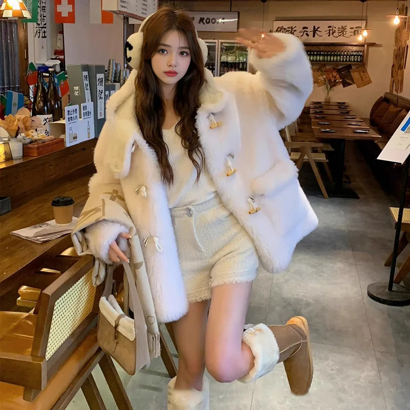 2024 Autumn/Winter New Tuscany Fleece Integrated Lamb Fur Grass Coat Women's Sheep Fleece Cow Horn Button Coat