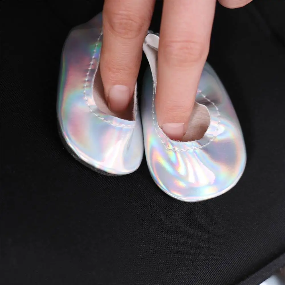 Chaussures de poupée en cuir PU, Mini chaussures brillantes, blanches, 7cm, chaussures de poupée Reborn, accessoires pour vêtements