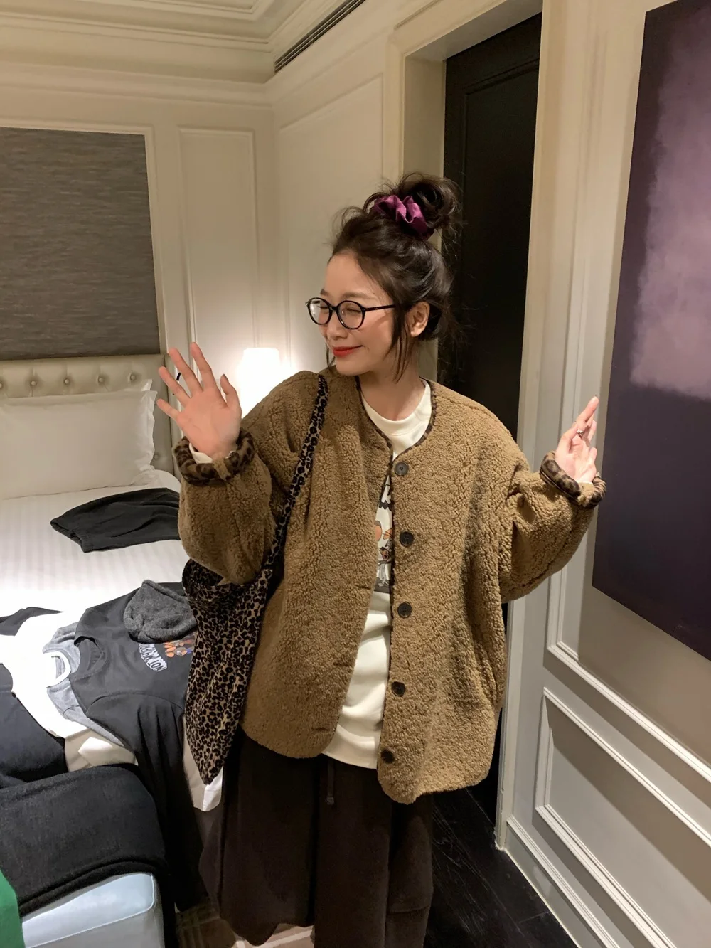 

Модная зимняя куртка Xubengbing в корейском стиле с цветовыми блоками, женская свободная куртка из овечьей шерсти с длинными рукавами, на пуговицах, повседневная