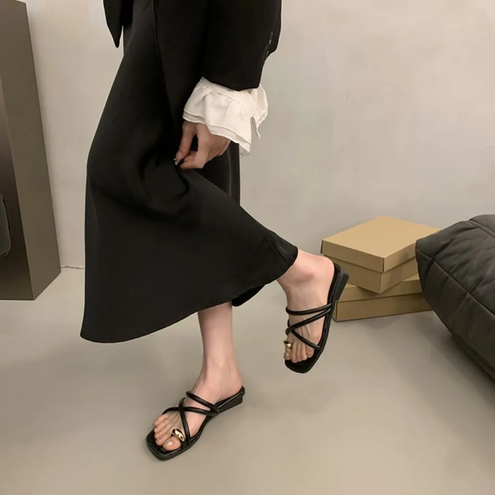 Stylische Damen-Sandalen mit Kreuzriemen, bequeme, leichte Zehenriemen-Strandschuhe mit lässigem, einfarbigem Design für den Sommer – Detail 4