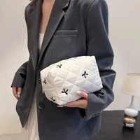 Bolsa de maquillaje bordada con lazo para mujer, bolsa de almacenamiento de artículos de tocador y cosméticos de viaje de gran capacidad