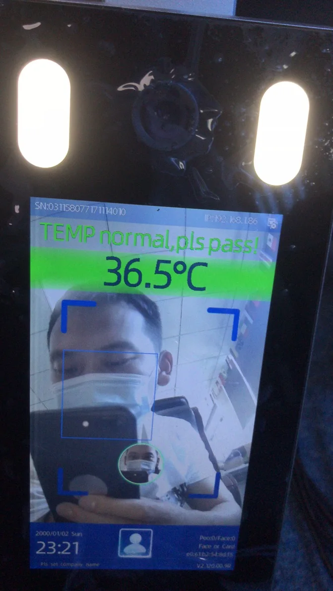 Máquina do varredor da medida da temperatura do reconhecimento da cara do não-contato com sistema do comparecimento do tempo do pessoal