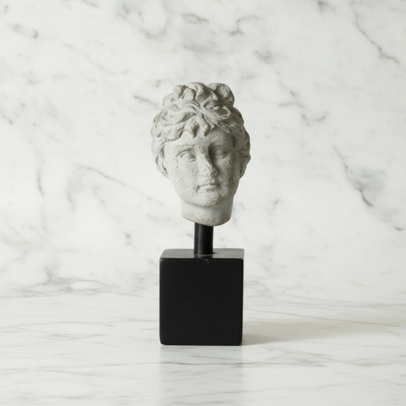 Bust with Pedestal Modern Resin Bust Head Sculpture Minimalist Figurine Classic for Decorators, Desk, Bookshelf
