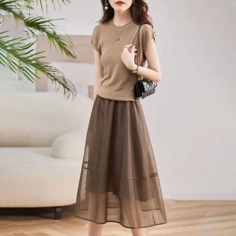 

Модный комплект из двух предметов: женское летнее платье-двойка, элегантный, уникальный дизайн, стройнящий силуэт, с коротким рукавом и круглым вырезом.