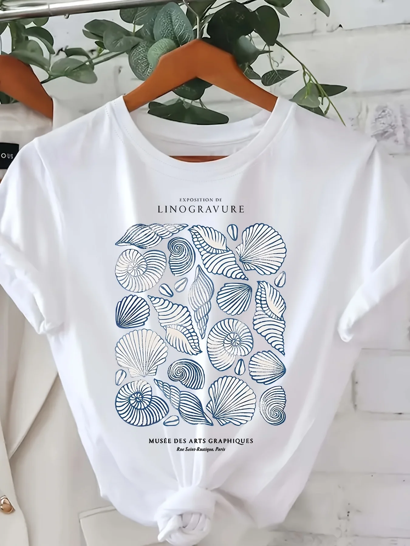 

[Breathable Casual T-Shirt] Women's Breathable Casual Short Sleeve T-Shirt | Shell Graphic Print Round Neck Top, All-Season