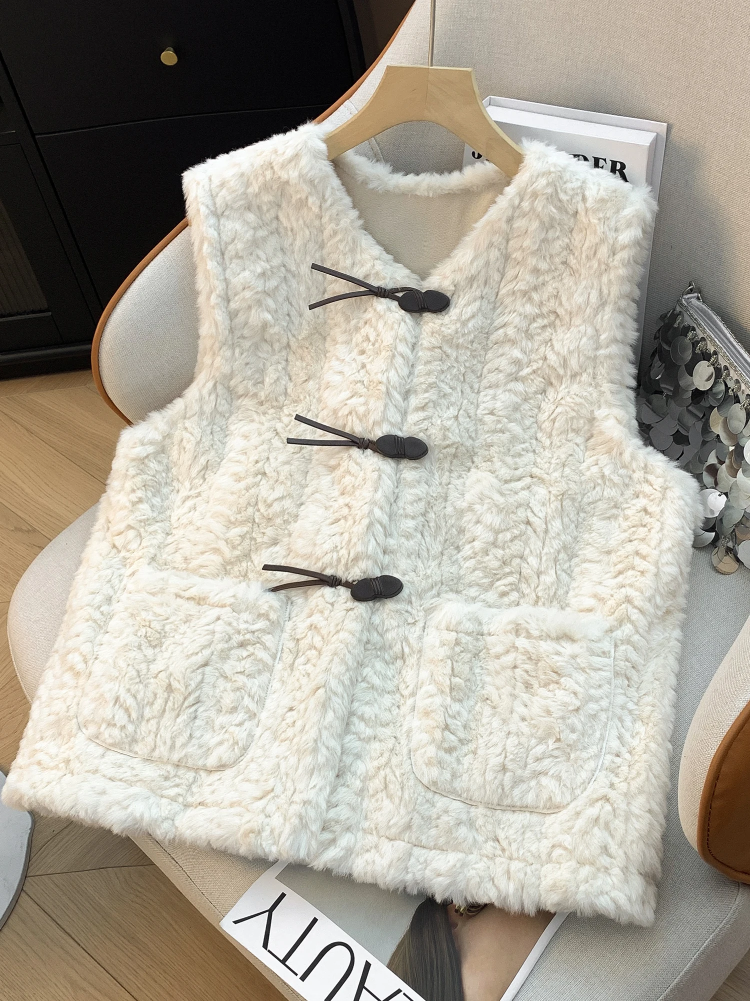 Stylish Thickened Sheepskin Vest Women's Outerwear Warmth Commute Style round Neck Coat Casual Fashion Winter Jacket