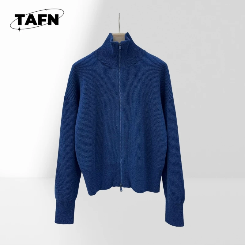 

Women's Retro-Inspired Cashmere Cardigan – Luxurious Warmth for Casual Settings in Warm and Soft for Everyday Casual Use AI0315
