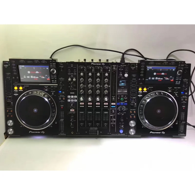 Second-Hand Pioneer 2CDj-2000 Disc Player And 900Nxs2 Mixer