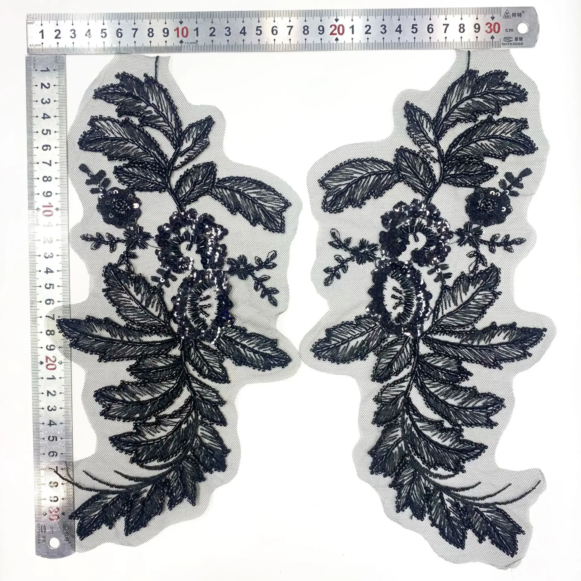 

DIY Luxury Apparel Embellishment Beaded Tube Material Embroidered Lace with Sequin Bridal Trim Pattern Matched Appliqued Fabric