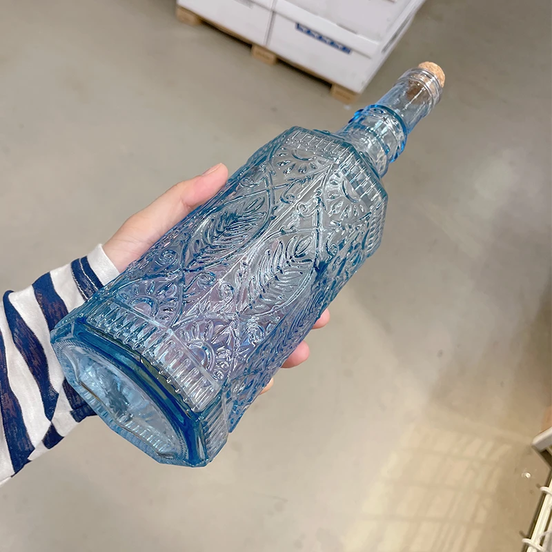 700ml Large Capacity Blue Sealed Bottle Spanish Embossed Food Grade Glass Bottle Household Wooden Stopper Decanter Wine Bottle