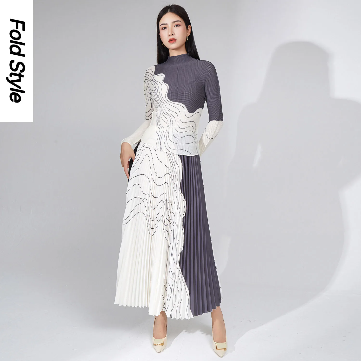 

Autumn Fashion High End Women's 2024 New High End Irregular Stripe Pleated High Neck T-shirt Casual Half Skirt Two Piece Set