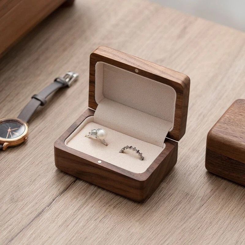 

Изысканный материал из цельного дерева, высококачественная коробка для обручальных колец, изготовление на заказ, предложение, церемония, коробка для колец с бриллиантами, свадебное обмена