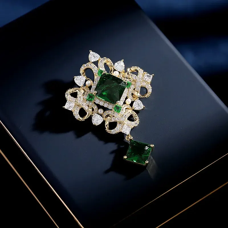 Elegant and refined Hanfu, cheongsam, evening dress, accessories, fixed clothes, corsages, retro emerald brooches 2025 new