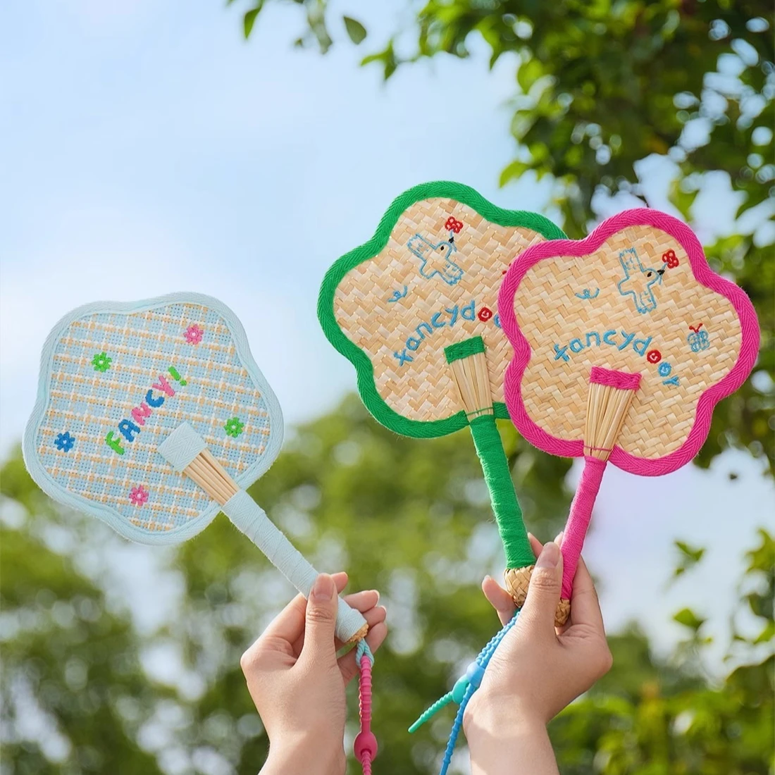 Colorful Floral Embroidery Handwoven Fan – Retro Portable Shaking Fan, Photo Prop & Bag Charm for Beach/Picnic/Office