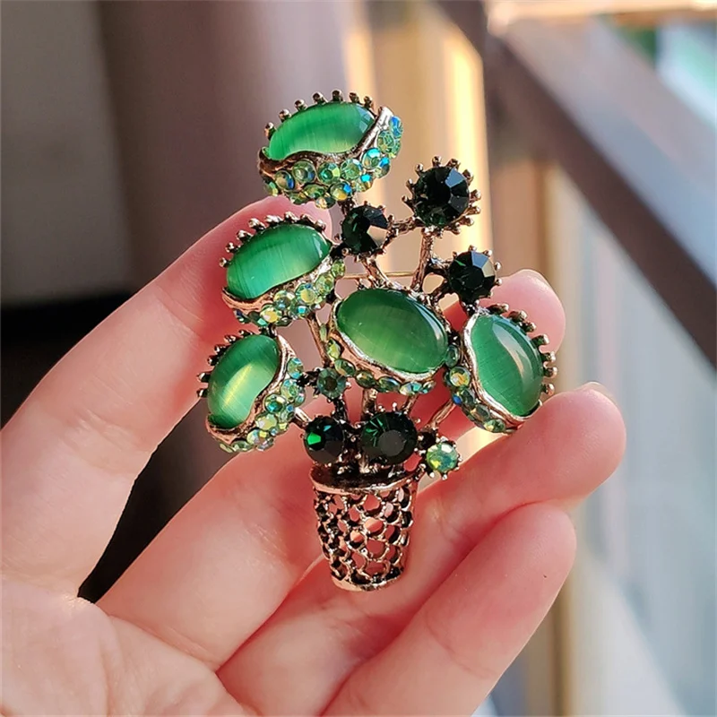 1Pcs Vintage Flower Brooch Pin Unique Flytrap Casual Office Brooches For Women Fashion Pins Scarf Clip Banquet Jewelry Gifts