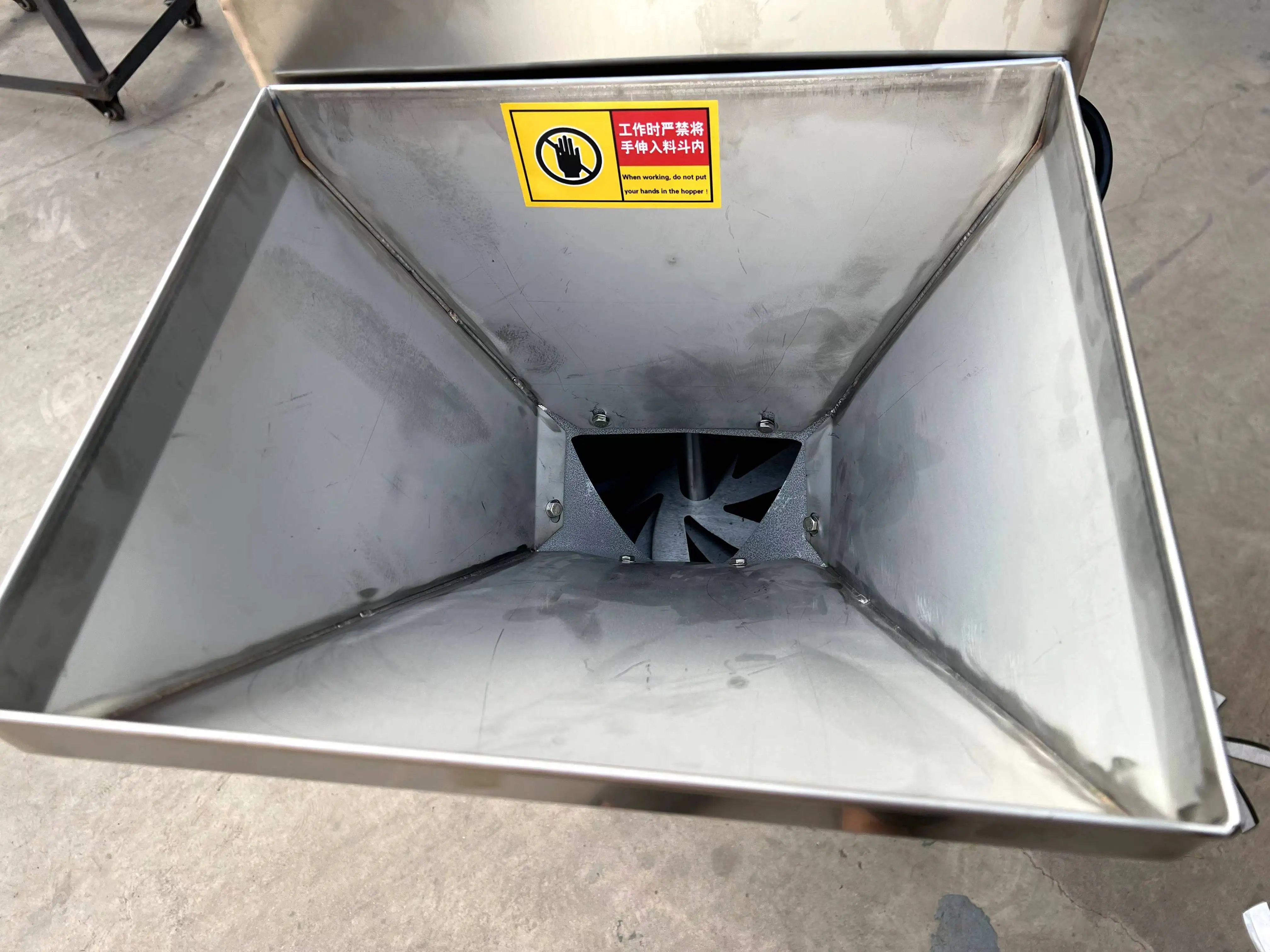 

Automatic Fruit Paste Machine Ginger Pulping Machine/ Ginger Processing Machine/ Garlic Crusher Machine